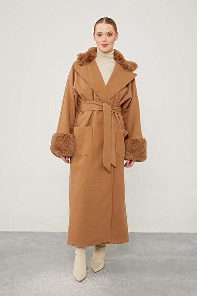 Levidor Brown Collar Sleeves Fur Detailed Coat