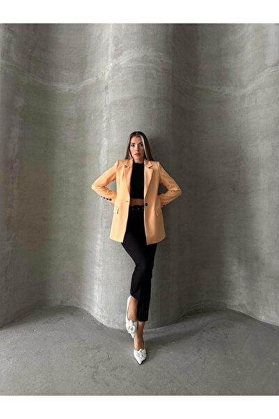 SEDA FİDAN BOUTIQUE سترة بليزر بتفاصيل أكمام بزر واحد Yavruağzı