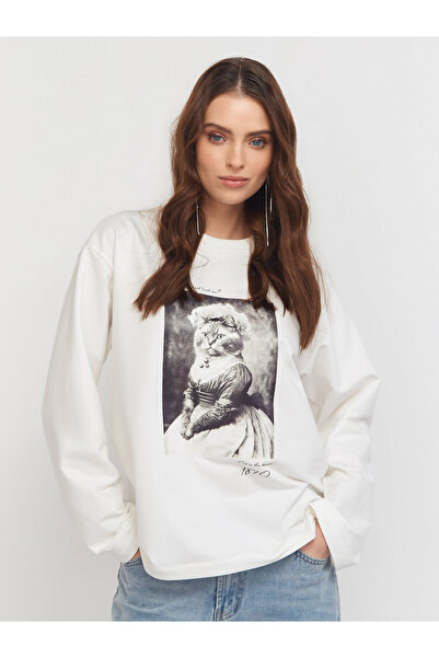 ELNOYA Unisex White Oversized Basic'Cat Mom' Printed Long Sleeve Comfortable Sweatshirt