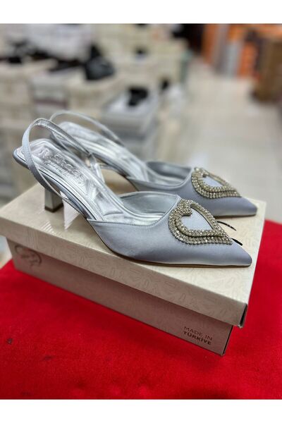 KILIÇ Women's Shoes with Heart Detail and Stones