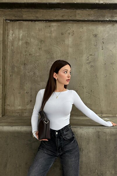 mylove بلوزة بياقة قارب وحزام جانبي باللون الأبيض