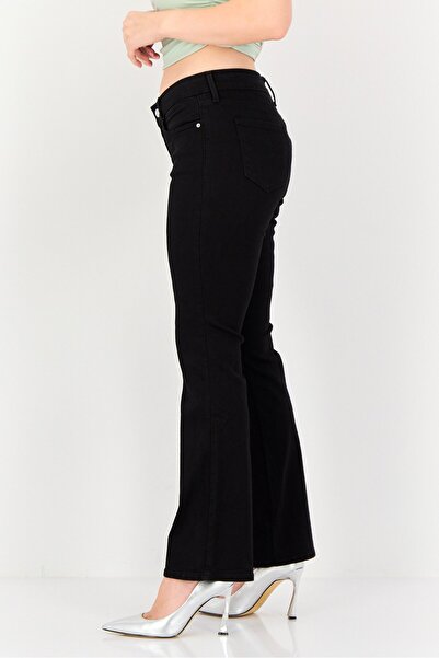 Levi's Women Bootcut Fit Solid Stretchable Denim, Black