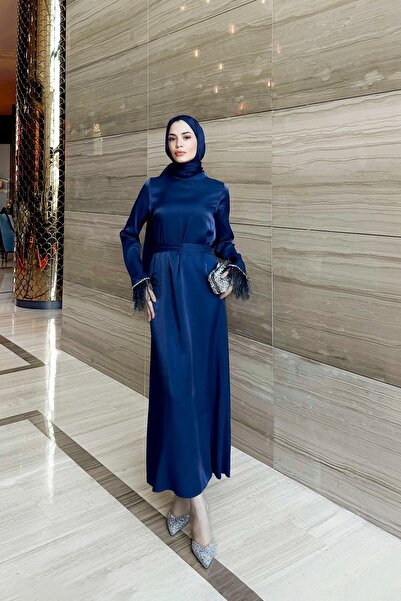 Levidor Lacivert Kolu Taşlı Tüylü Parlak Saten Elbise