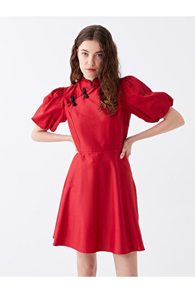 LC Waikiki Nádherné saténové dámské šaty s rovným límečkem a krátkým rukávem