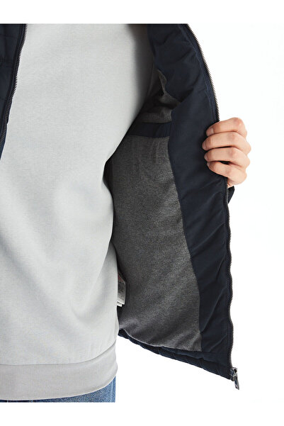 LC Waikiki Чоловіче надувне пальто зі стандартним комірцем на підставці для прес-форми