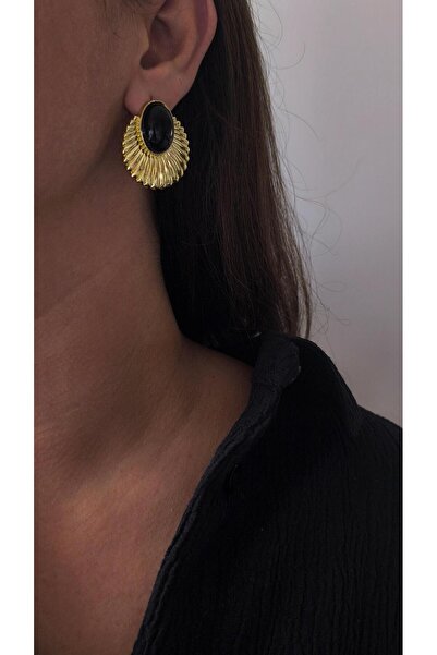 VOBEEYKU Vintage Earrings with Colored Stones on a Serrated Plate