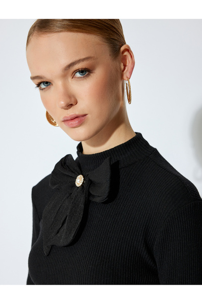 Koton Slim Fit Hafif Dik Yaka Fiyonk Aplike Detaylı Crop Triko Kazak