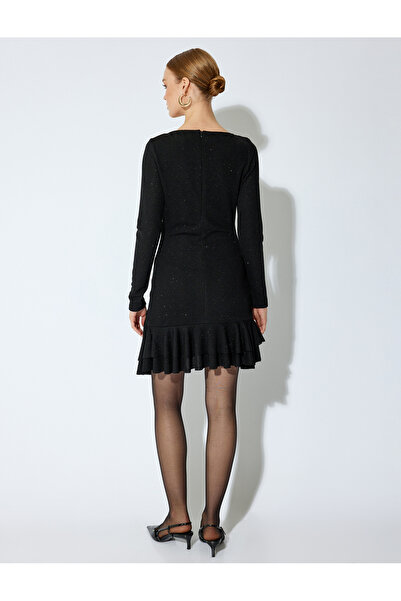 Koton Μίνι φόρεμα με βαθύ λαιμόκοψη σε σχήμα V με μεταλλικά αξεσουάρ