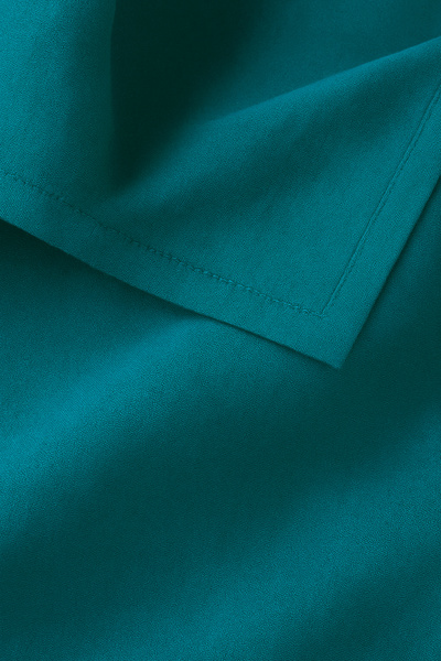 De'Vor Velvet Textured Tablecloth |   Stylish, Soft, Stain-Resistant Turquoise Tablecloth