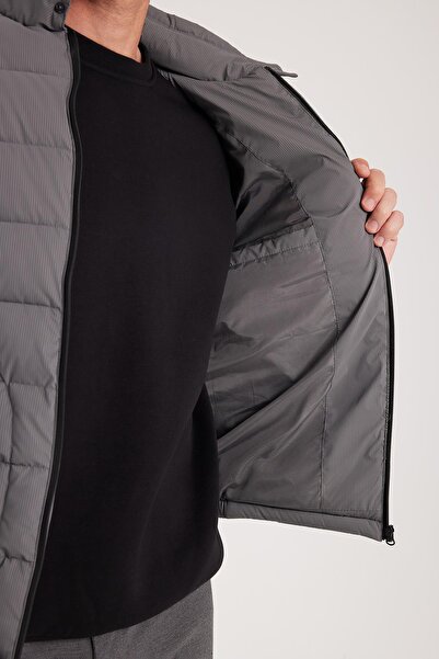 Tudors Men's Regular Fit Classic Cut Mock Neck Double Pocket Warm Gray Puffer Coat