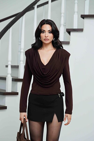 Serica Moda Μπλούζα με μακρυμάνικο γιακά καφέ χρώματος