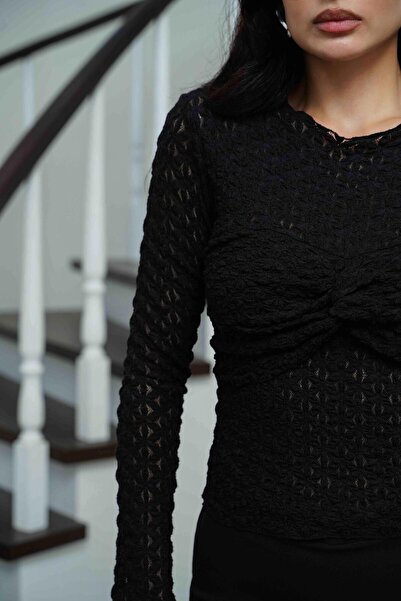 Serica Moda Black Long Sleeve Lace Blouse with Chest Detail