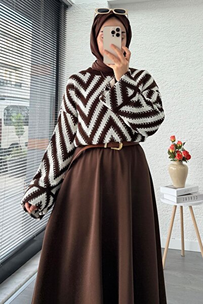 MELEK ARAZ Pulover scurt din tricot cu model în zig-zag – maro