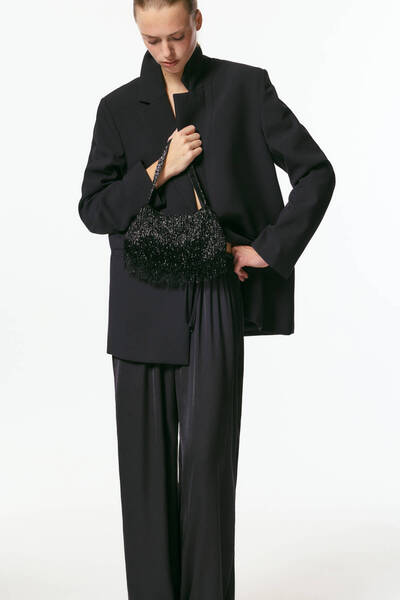 Pull & Bear Püsküllü ve boncuklu omuz çantası