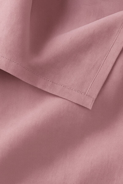 De'Vor Velvet Textured Tablecloth |   Stylish, Soft, Stain-Resistant Pink Tablecloth