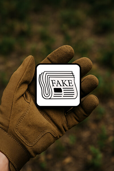 AHWALL شارة/شارة تزيينية/شعار مطبوع عليها عبارة “أخبار مزيفة” بتصميم إعلامي مميز