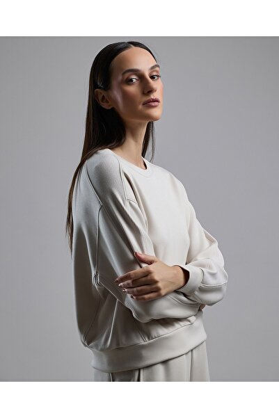 R&B Solid Sweatshirt with Crew Neck and Long Sleeves