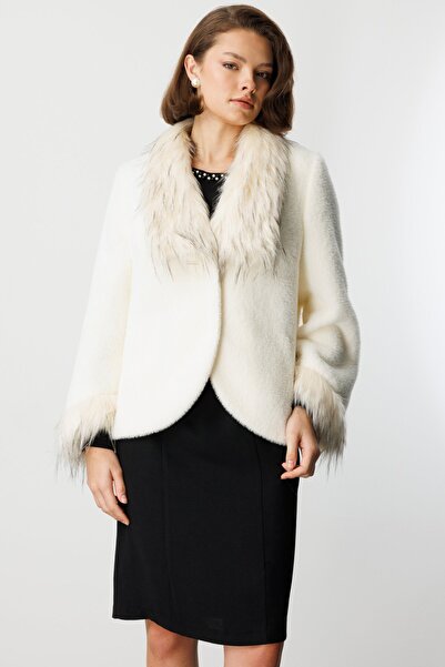 Ekol Yakası Kürklü Peluş Mont