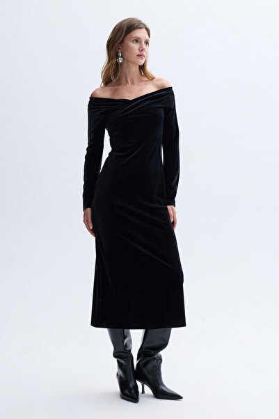 Mudo Off-Shoulder Velvet Textured Midi Dress