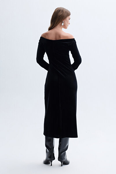 Mudo Off-Shoulder Velvet Textured Midi Dress