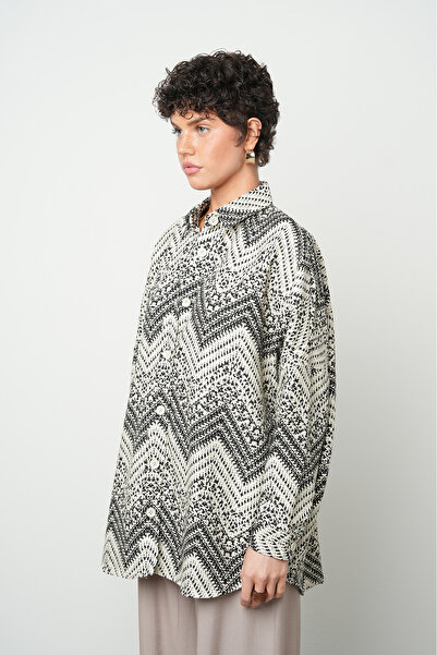 Orfeo Negro Γυναικείο πουκάμισο με μικτό σχέδιο oversized κοψίματα σε μαύρο κρεμ χρώμα