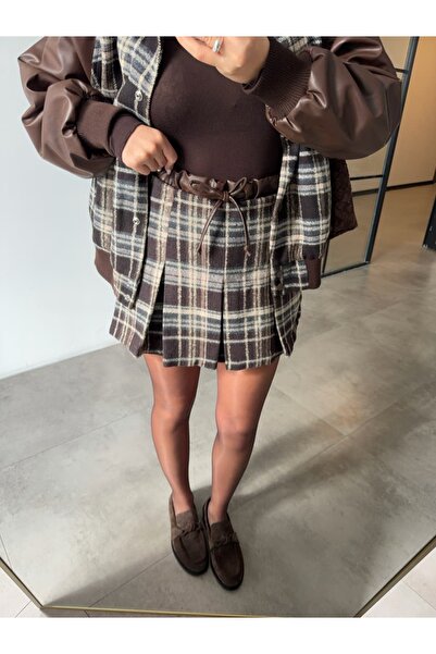 BB Bensu Buyruk KAŞE EKOSELİ DERİ DETAYLI ŞORT ETEK