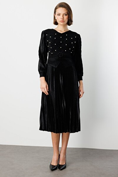 Ekol V Yaka Boncuk Detaylı Kadife Elbise