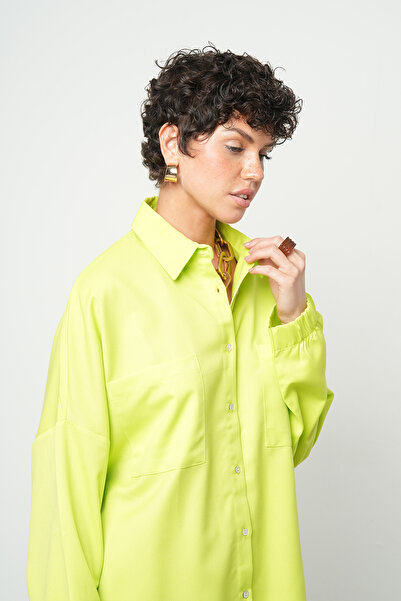 Orfeo Negro Women's Solid Color Single Pocket Oversized Cut Shirt