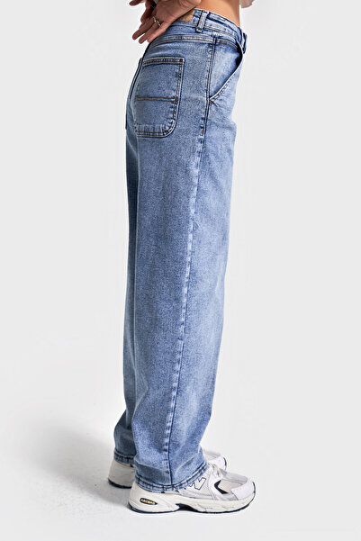 its basic Women's Snow Denim Color 4S6-27 Skater Fit Stretch Fabric Denim Jean