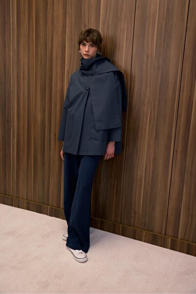 Zeyyen ÇIKARILABİLİR ATKILI TRENÇKOT İNDİGO