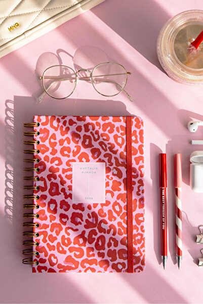 PAPERORA 2026 A5 Spiralli Renkli Haftalık Ajanda 12 Aylık – Motivasyon Sayfalı Kırmızı Leopar