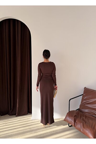 maf collection Γυναικείο βραδινό φόρεμα από καφέ ύφασμα Sandy με λεπτομέρεια αξεσουάρ στη μέση