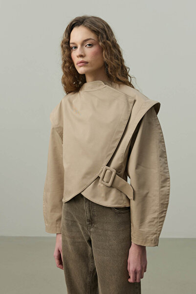 Fahhar Shoulder Detailed Jacket Beige