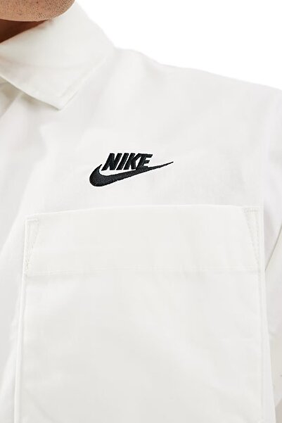 Nike Club Woven Loose Fit Short Sleeve Shirt in White Men's Loose Fit Woven Short Sleeve Sports Shirt