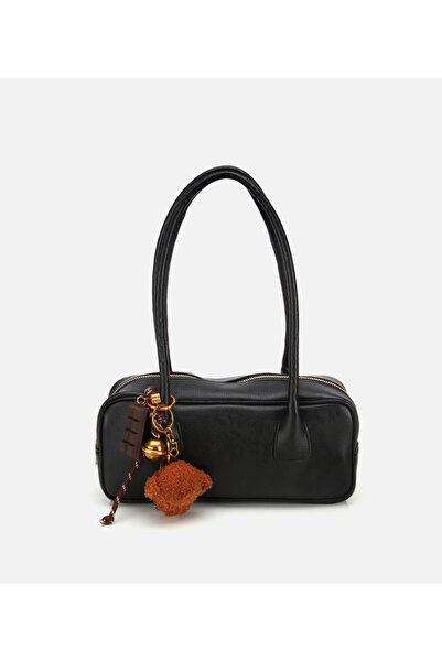 Hotiç Kadın Siyah Charm Detaylı Omuz Çantası