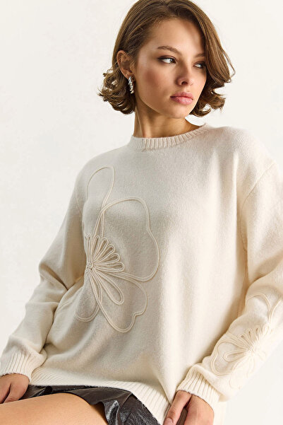 Naliru Ucu Lastikli Uzun Kol Yuvarlak Yakalı Çiçek Nakış Detaylı İşlemeli Gün...