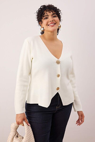 Trendyol Curve Ecru Trend Strickjacke im Ceke-Look mit Knopfdetail TBBAW26AV00043