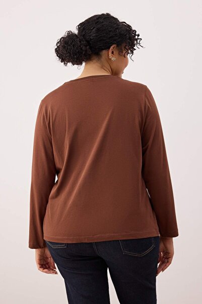 Trendyol Curve Καφέ 100% βαμβακερό μακρυμάνικο μπλουζάκι με λαιμόκοψη κανονικό βασικό πλεκτό μπλουζάκι μεγάλου μεγέθους TBBAW26BF00000