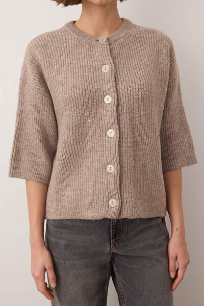 Trendyol Collection Wardrobe Essentials Mink Soft Textured Wide Fit Short Sleeve Basic Knitwear Cardigan |   Twoaw26Hi00251
