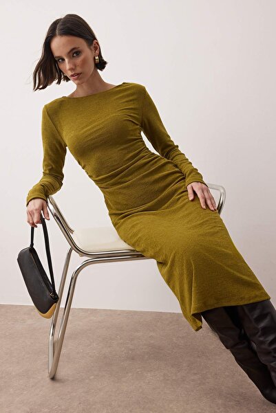 Trendyol Collection Green Boat Neck Shirred Waist Flexible Bodycone/Fitted Midi Knitted Dress Twoaw26El00299