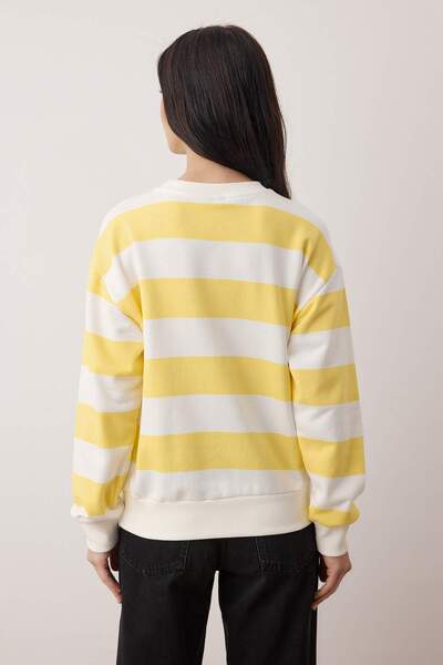 Trendyol Collection Galben cu imprimeu Brodat Regular/Normal croială din material subțire Swea tricou TWOAW26SW00230