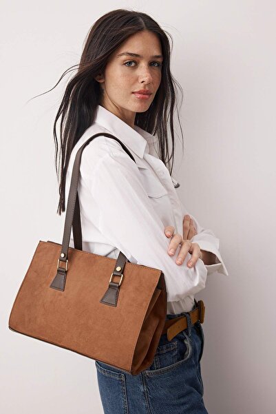 TRENDYOL SHOES Hellbraune Wildleder Schultertasche für Damen TAKAW26OC00059