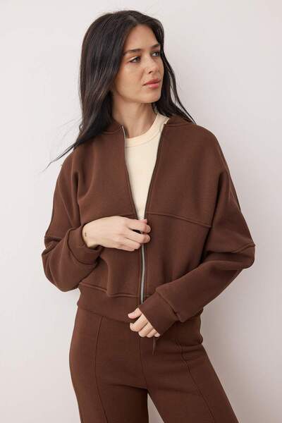 Trendyol Collection Σετ αθλητικής φόρμας πλεκτό σε σκούρο καφέ TWOAW26EM00016