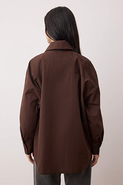 Trendyol Collection Тъмнокафява памучна риза с яка, папийонка и широка кройка TWOAW26GO00123