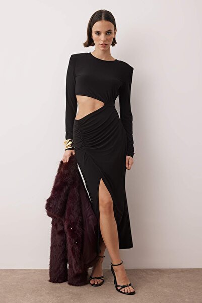 Trendyol Collection Černé pletené večerní šaty – dvouřadý výstřih a detail okna TPRAW23EL00272