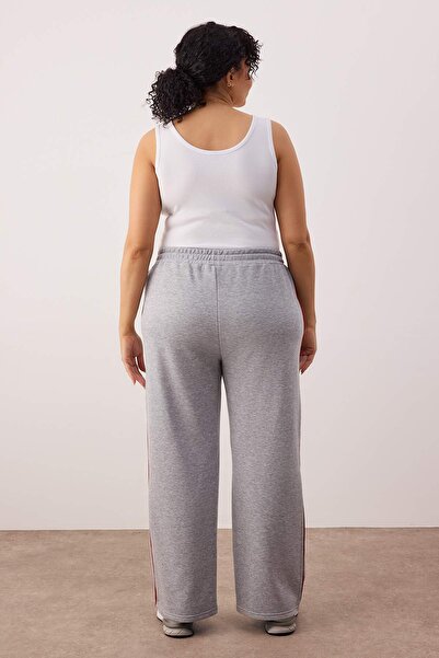Trendyol Curve Γκρι μελανζέ ψηλόμεσο πλεκτό παντελόνι με φαρδύ πόδι με λεπτομέρεια πλεκτής πέτρας TBBAW26AJ00006