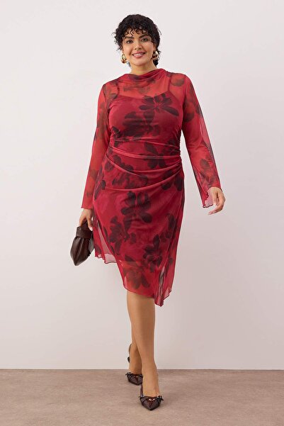 Trendyol Curve Rotes, mit Blumenmuster gemustertes, gestricktes A-Linien-Kleid aus Tüll in Übergröße TBBAW26AH00065