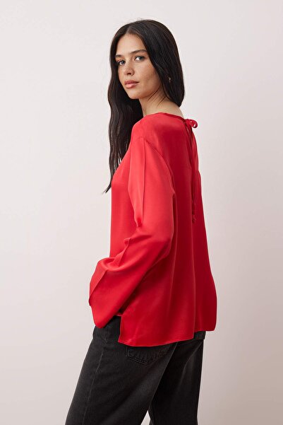 Trendyol Collection Red Comfortable Fit Back Neck Tie Detail Satin Woven Blouse Twoaw26Bz00337