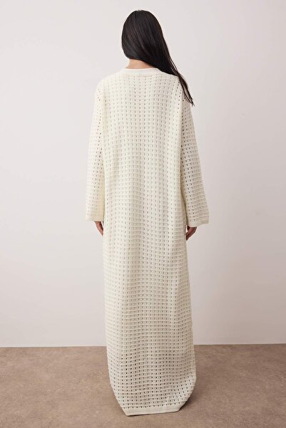 Trendyol Modest Φόρεμα πλεκτό με λεπτομέρεια από διχτυωτό εκρού δαντελωτή πλέξη TCTAW26EB00058