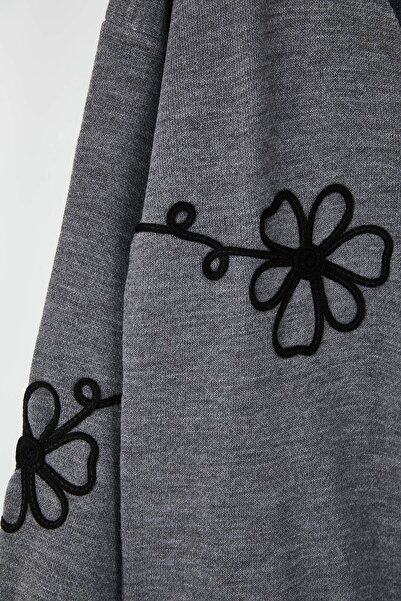 Trendyol Curve Anthracite Embroidery Detailed V-Neck Knitwear Cardigan Tbbaw26Av00018